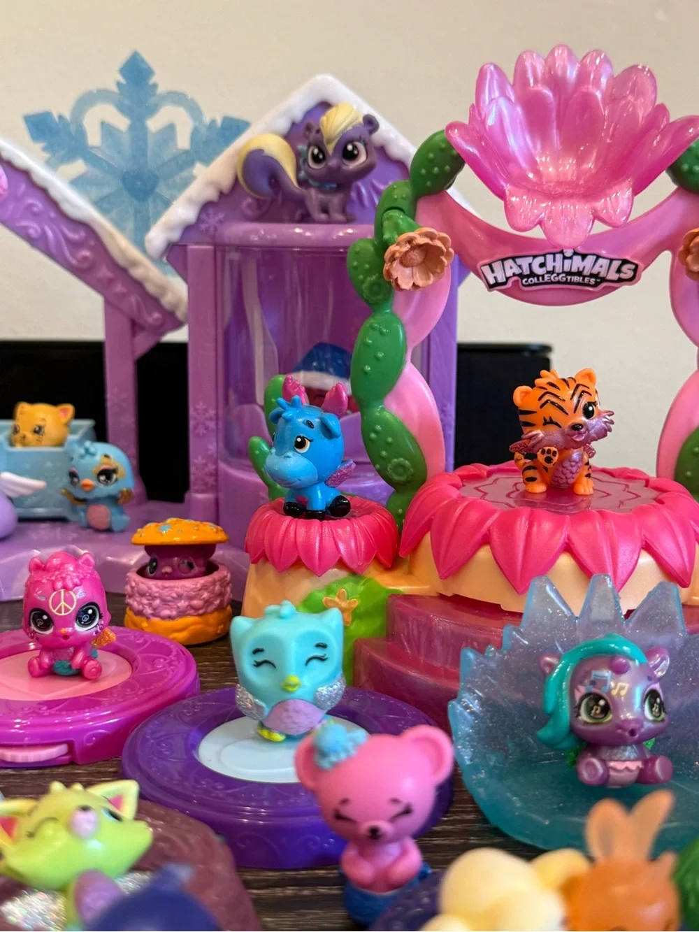 Hatchimals hug lot winter set beds spinners many animals lot